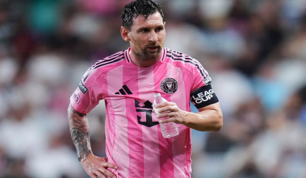 Lionel Messi Returns to Football After Father’s Death as Inter Miami Fans Welcome Him With Tears Images 10000 01